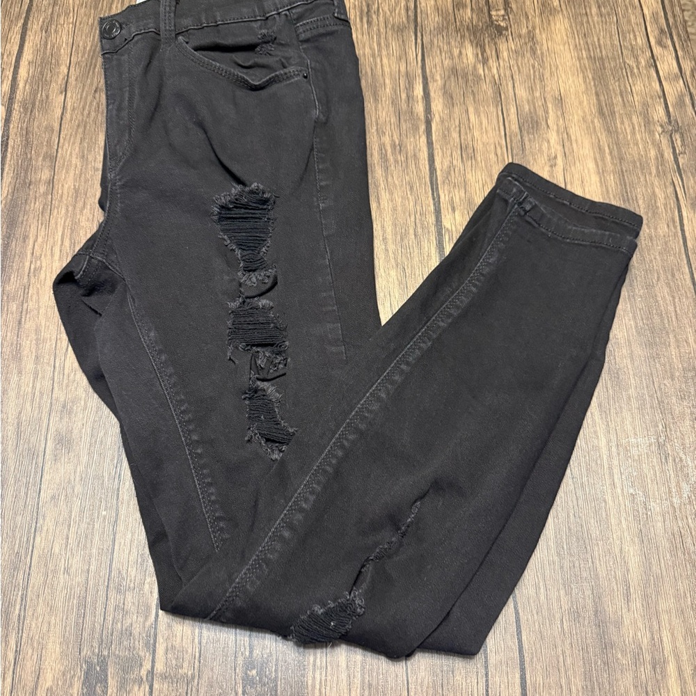 Mudd Women’s black Skinny Jeans with Ripped Details